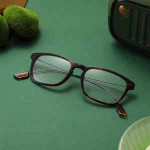 Photochromic Blue Light Blocking Glasses: Divini Linear